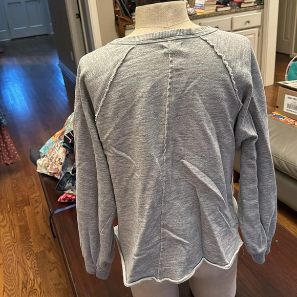 Pilcro ( Anthropologie) gray cropped sweatshirt, size medium - Picture 2 of 4
